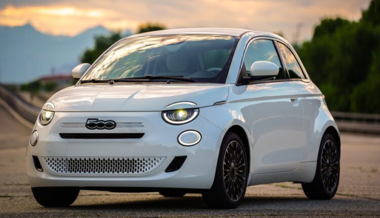 
						Культовий Fiat 500 повернувся із бензиновим двигуном (Фото)