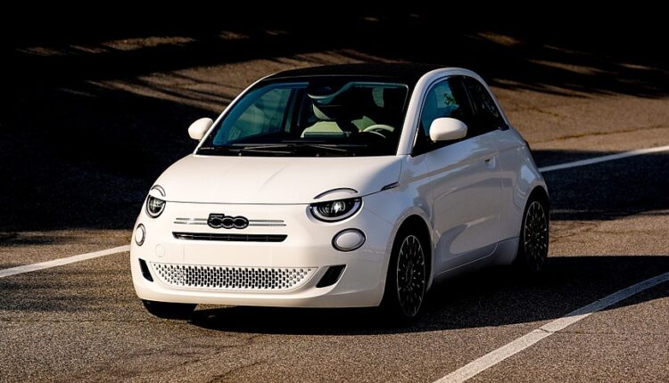 
						Культовий Fiat 500 повернувся із бензиновим двигуном (Фото)