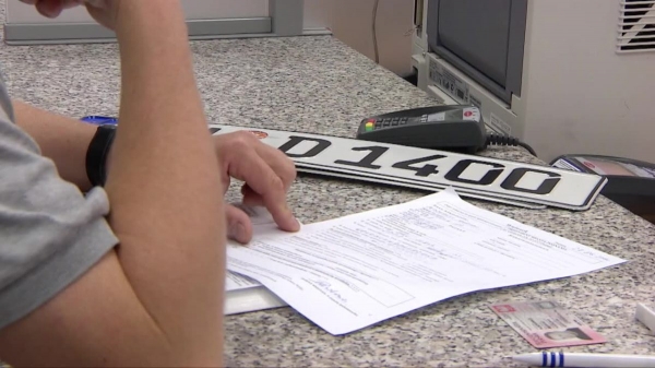 Rejestracja auta. Nowa kara dla właścicieli pojazdów. Nawet 1000 zł (video)