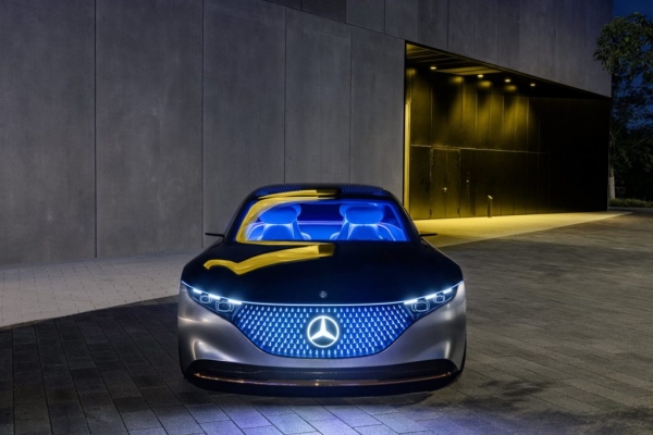 Oto Mercedes Vision EQS. Przejedzie do 700 km na ładowaniu i jest brzydki