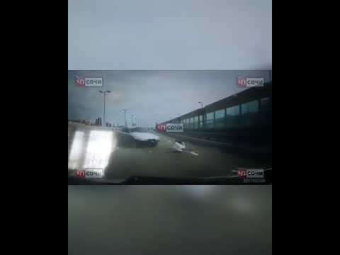 Момент ДТП с участием легкового автомобиля был запечатлён на видеорегистратор 1 67f08dde0c683d2bed822a67fcb3fd92