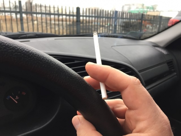 Ozonowanie wnętrza. Jak pozbyć się zapachu papierosów z auta? 