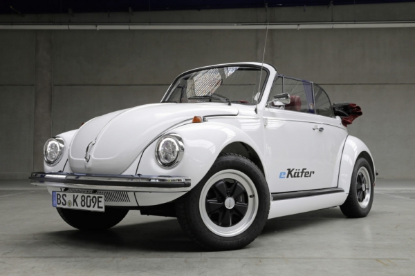 Volkswagen oferuje konwersje klasycznych Garbusów na napęd elektryczny. Nie róbcie tego