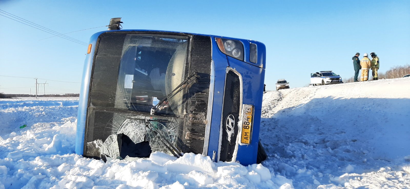 Автобус тюмень тобольск. Автобус 555 Тюмень Тобольск. Автобус Тюмень Ханты-Мансийск. ДТП В Тюменской области с автобусом. Автобус Ханты-Мансийск ДТП.