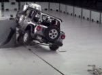 Jeep Wrangler перевернулся во время краш-теста