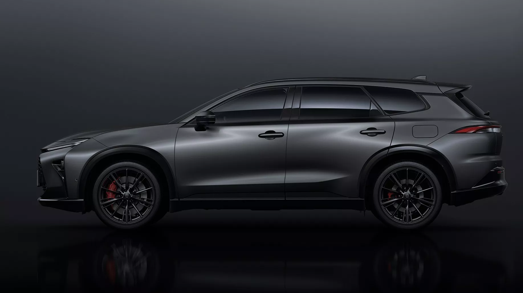
						Toyota представила Crown Estate в унікальній матовій версії