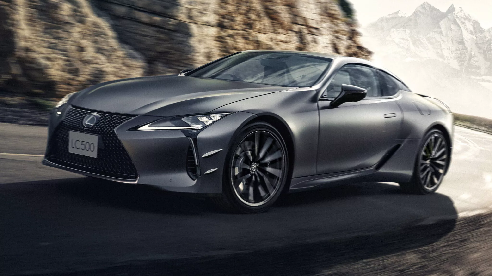 
						Lexus представив прощальну версію купе та кабріолету LC500