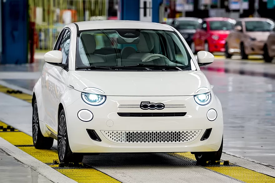 
						Культовий Fiat 500 повернувся із бензиновим двигуном (Фото)