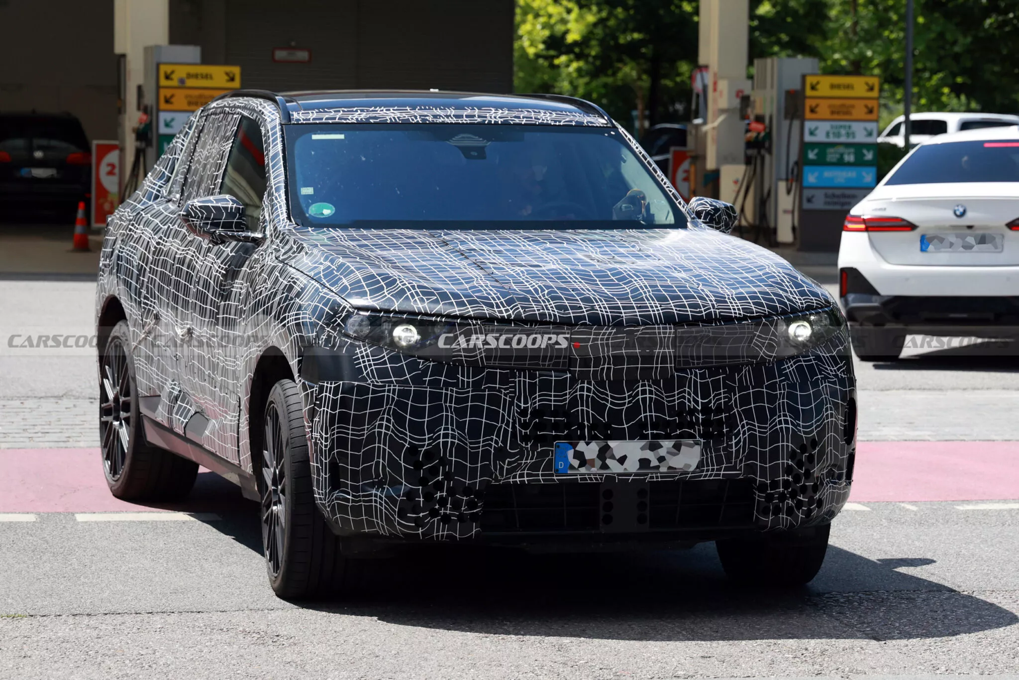 
						BMW X5 готується до масштабного оновлення: перші фото