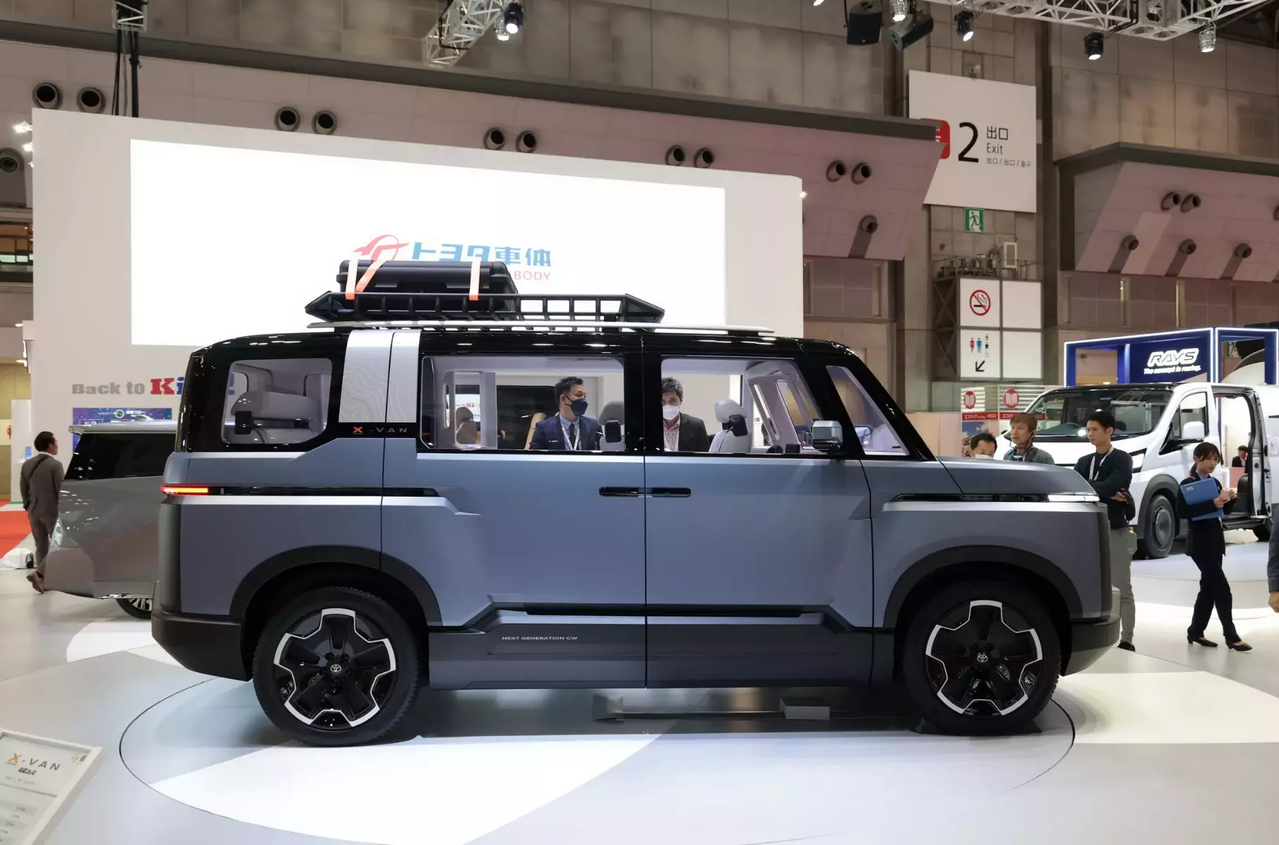 
						Toyota готує “позашляховий” мінівен