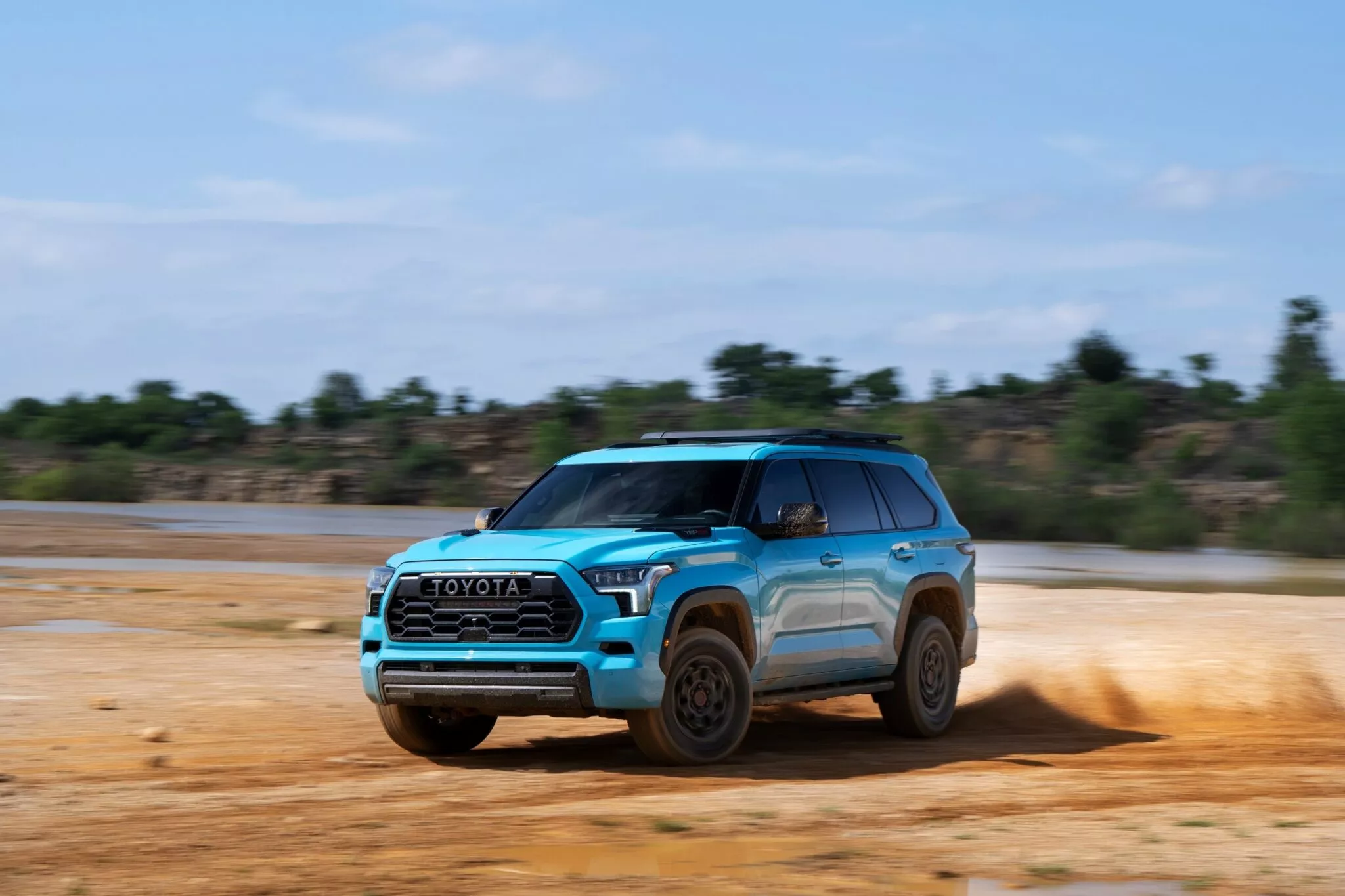 
						Toyota оновила рамний позашляховик Sequoia: побільшало розкоші