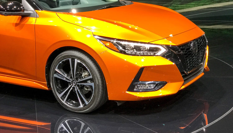 Nissan представив новий ефектний седан (Фото)
