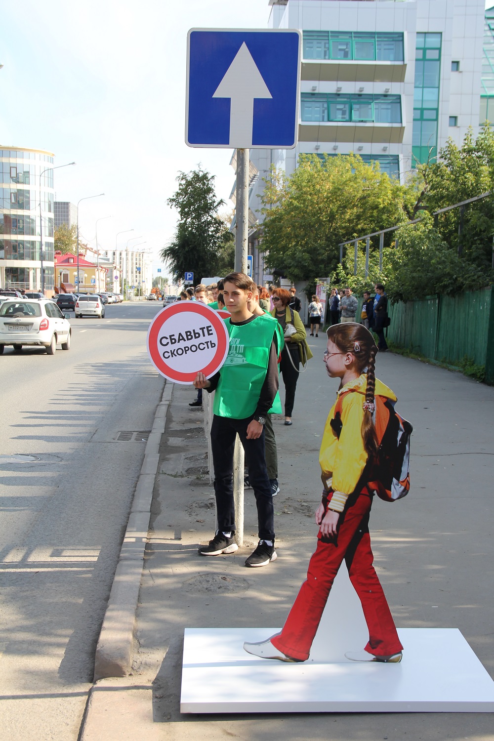 Тюменские депутаты выступили с инициативой установить макеты школьников-пешеходов у школ в своих округах